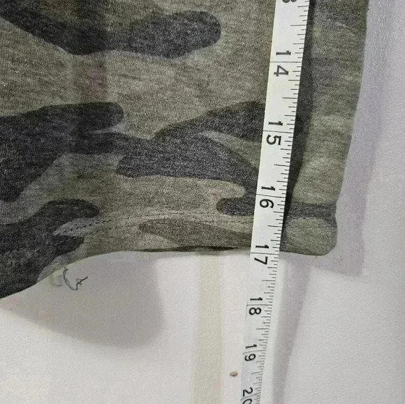 EUC! Entro camo and pink womens tee! - Picture 4 of 5